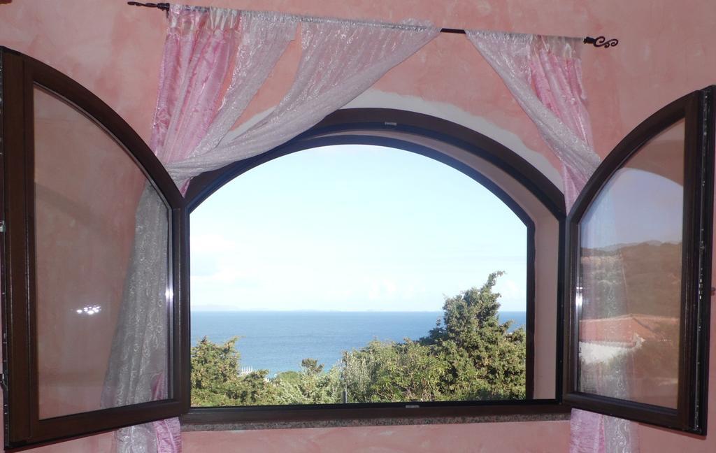 La Finestra Vista Corsica Bed & Breakfast Санта Тереза Галура Стая снимка